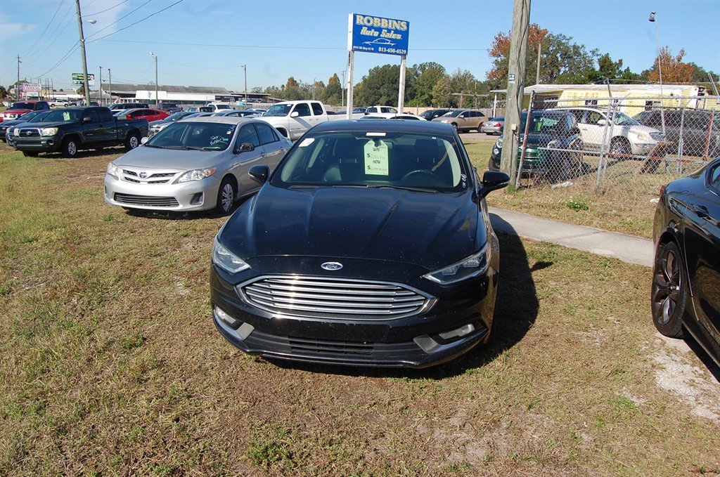 2017 Ford Fusion SE's photo