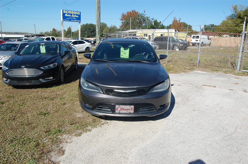 2015 Chrysler 200 S's photo