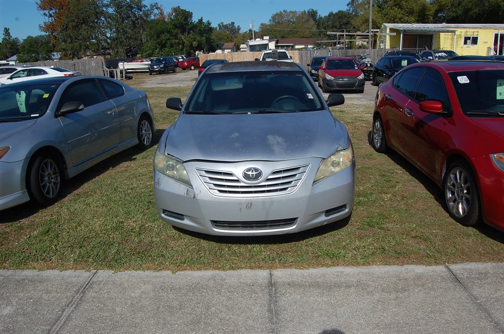 2008 Toyota Camry SE's photo